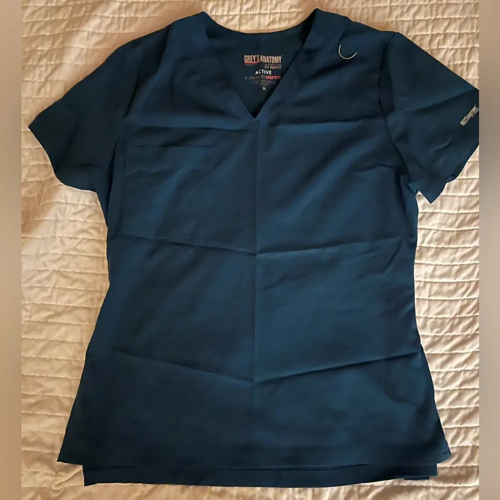 Bree 1-Pocket Tuck-In Scrub Top - Picture 2 of 4